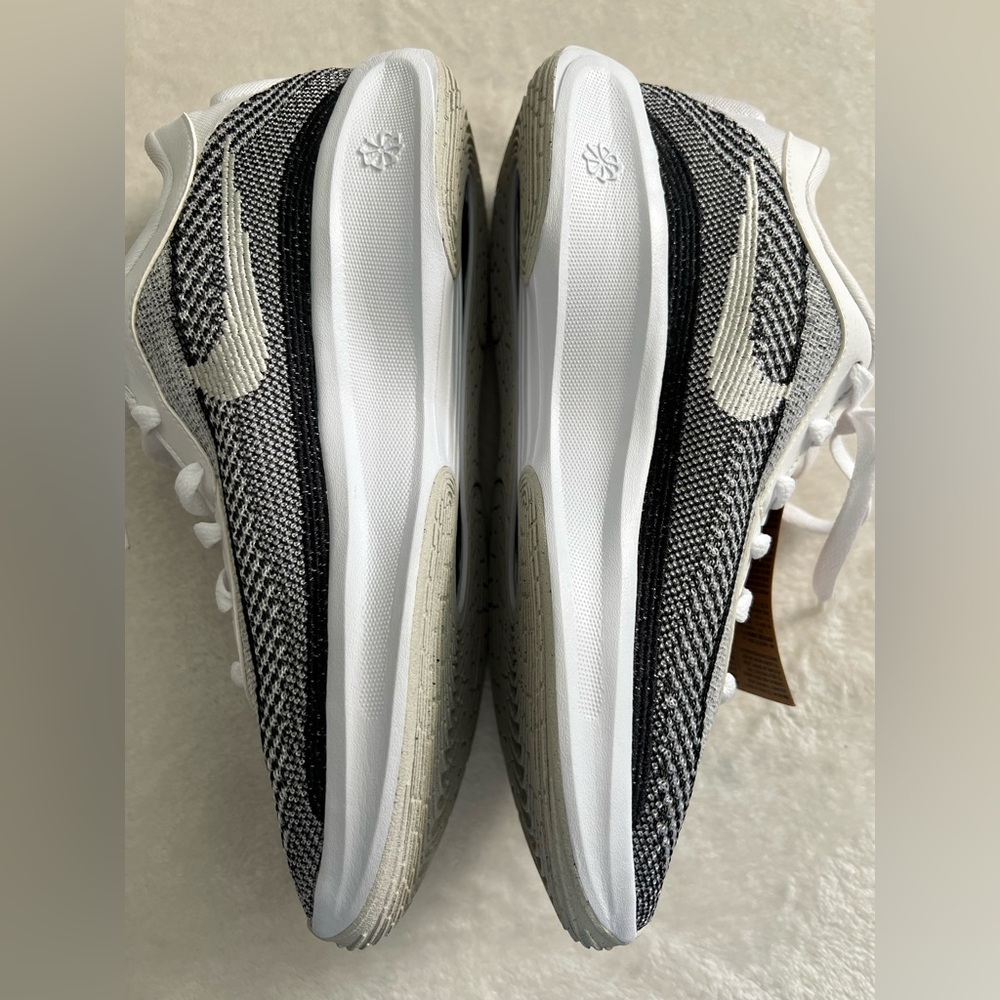 Nike G.T. Hustle Academy Mens Basketball Trainers White Light Bone Black, Size 7 - Picture 4 of 7